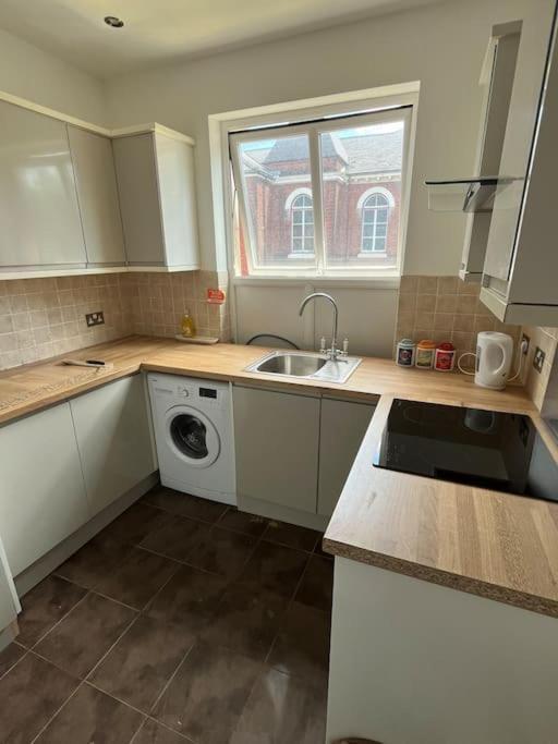 Central Two-Three Bedroom Beach Town Maisonette Southsea Kültér fotó